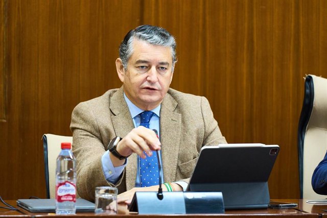 El consejero de la Presidencia, Interior, Diálogo Social y Simplificación Administrativa, Antonio Sanz