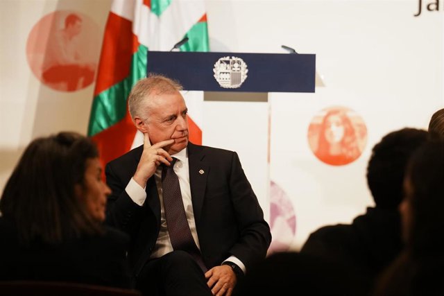 El Lehendakari Iñigo Urkullu, asiste al acto institucional del Día de la Memoria, en el Palacio Euskalduna, a 10 de noviembre de 2023, en Bilbao, Vizcaya, País Vasco (España). El acto se ha desarrollado bajo el título ‘Un futuro con memoria. ¡Queremos sab