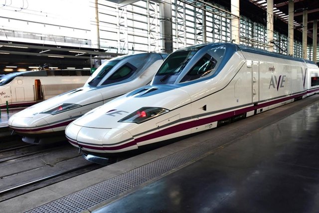 Archivo - Trens AVE de Renfe