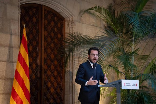 Archivo - El presidente de la Generalitat, Pere Aragonès, ofrece una rueda de prensa tras una recepción, en el Patio de Cuarrajes del Palau de la Generalitat, a 24 de octubre de 2023, en Barcelona, Catalunya (España). Aragonès ha recibido a los delegados 
