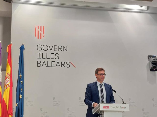 El vicepresidente y portavoz del Govern, además de conseller de Economía, Hacienda e Innovación, Toni Costa, en rueda de prensa.