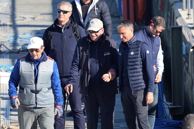 El Rey Juan Carlos y la Infanta Elena disfrutan de una jornada de regatas