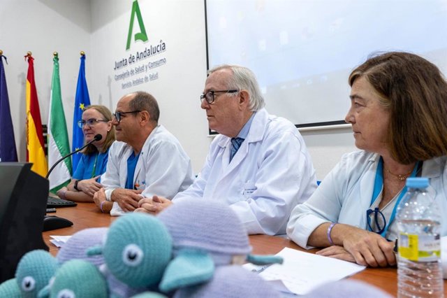 El Hospital Universitario de Jaén ha celebrado por segundo año el Día Mundial del Prematuro, que ha contado con la participación de profesionales de este centro, padres y familiares.