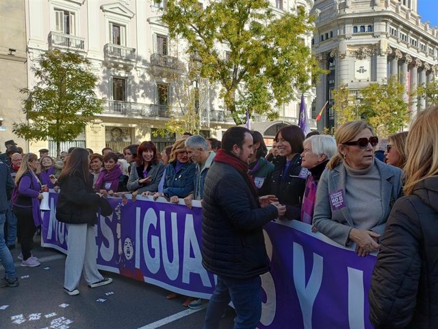 Ministras y ministros del PSOE en la manifestación del 25N por el Día de la Eliminación de la Violencia contra la Mujer.