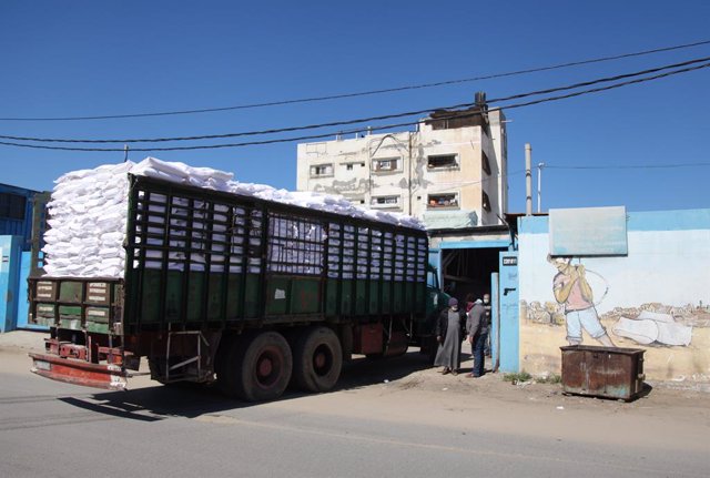 Archivo - Camió de la UNRWA amb ajuda humanitària per a Gaza