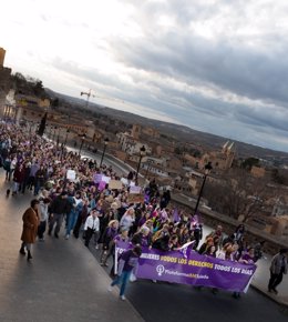 Manifestación en Toledo con motivo del 25N convocada por la Plataforma 8M