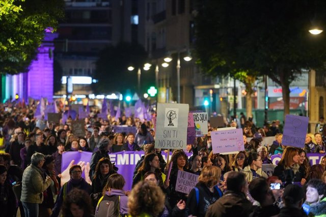 Manifestación con motivo del Día Internacional de la Eliminación de la Violencia contra la Mujer en València