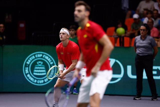 Archivo - Alejandro Davidovich y Marcel Granollers en el partido de dobles de la eliminatoria contra Chequia en la Copa Davis