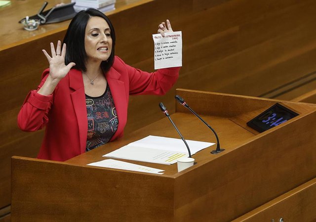 Archivo - La síndica del PSPV en Les Corts, Rebeca Torró, interviene durante la primera sesión de control del Consell