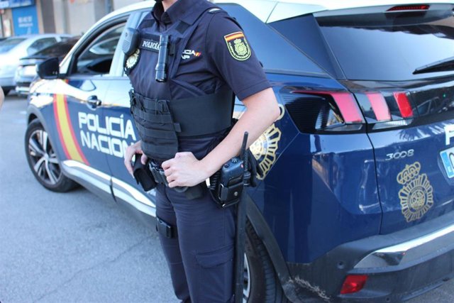 Rdo. Nota De Prensa Y Fotografía De Recurso "La Policía Nacional Detiene A Cinco Hombres Por Agresión Sexual, Robo Con Violencia, Hurto Y Lesiones"