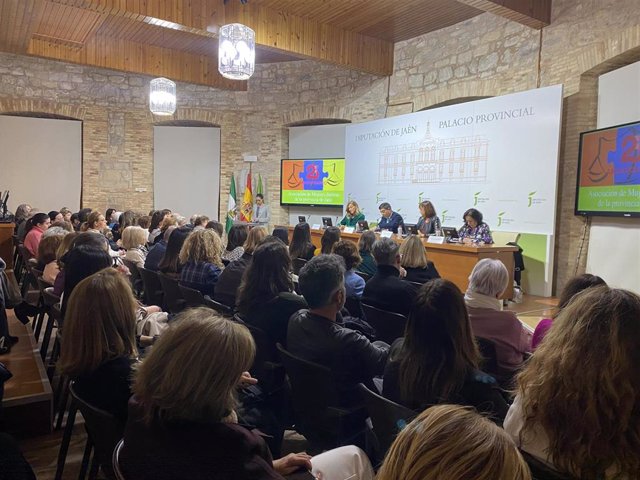 Proyecto 'Mujeres juristas que cruzan puentes'  de la Asociación de Mujeres Juristas de la provincia de Jaén