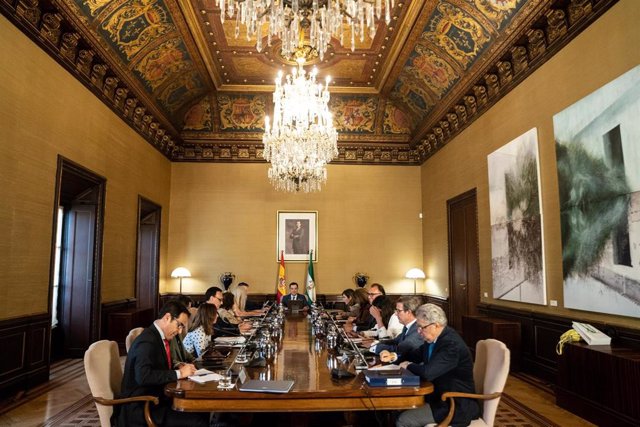 Archivo - Reunión del Consejo de Gobierno andaluz presidido por Juanma Moreno. (Foto de archivo).