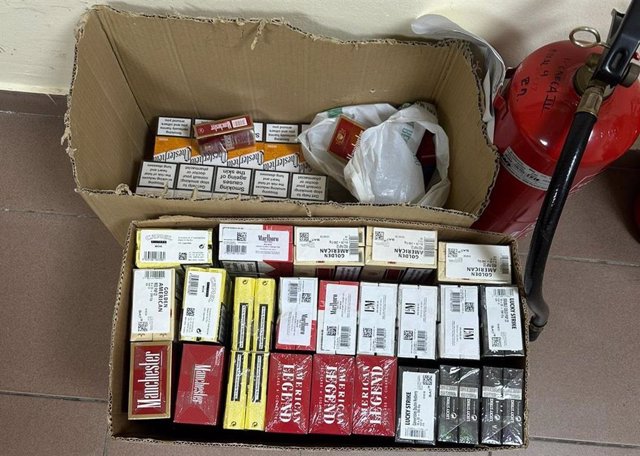 Intervienen en Algeciras más de 230 cajetillas de tabaco ilegal ocultas en un doble techo de un quiosco