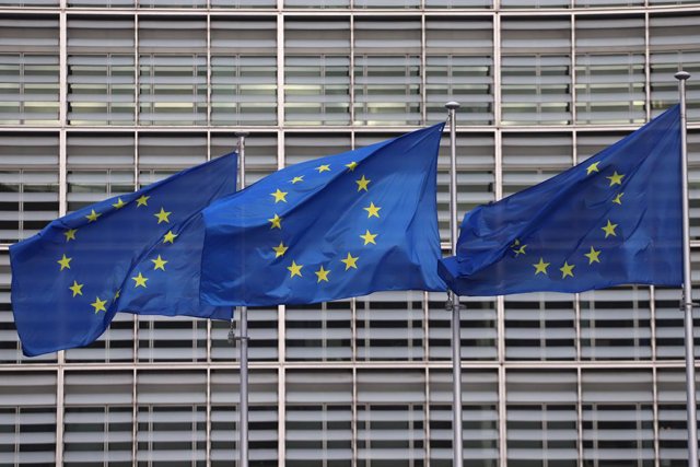 Archivo - Banderes de la UE
