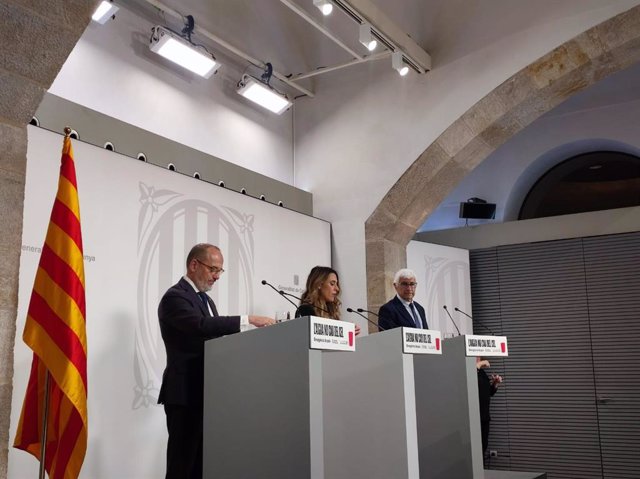La portaveu del Govern, Patrícia Plaja, el conseller de Drets Socials, Carles Campuzano, i el de Salut, Manel Balcels