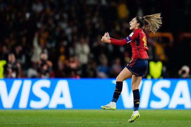 Archivo - Olga Carmona celebra un gol con la selección española.