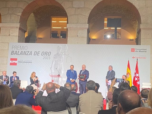 El juez Pablo Llarena recibe la Balanza de Oro del Ilustr Colegio de Procuradores de Madrid
