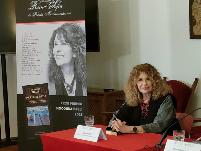 La poeta Gioconda Belli en Salamanca durante la presentación de su antología 'Parir el alma'