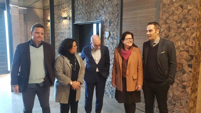 (Izda A Dcha): Miguel Ángel Antona, Rocío Ruiz, Pedro Pisonero, Áurea Juárez Y El Director Local De Promecal, Juanjo Fernández