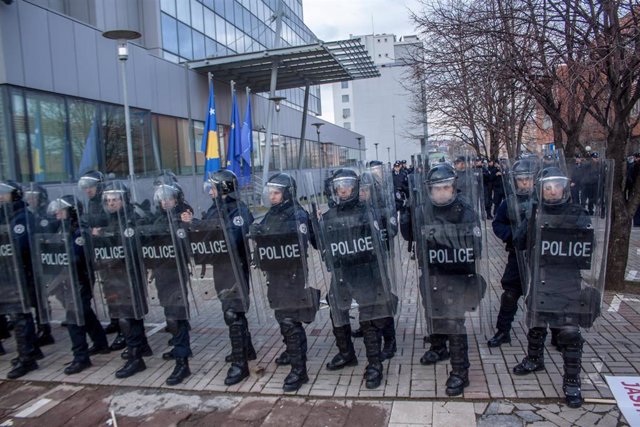 Archivo - Policía de Kosovo en Pristina durante una manifestación antigubernamental