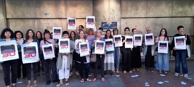 Archivo - Sindicatos registran aen la delegación del Gobierno vasco en Bilbao la convocatoria de huelga feminista el 30 de noviembre.