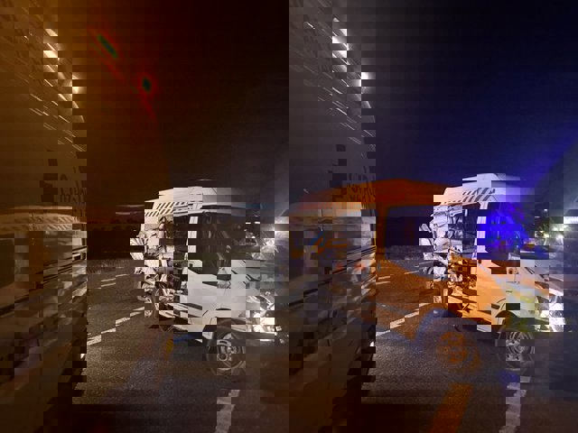 Ambulancia de Cruz Roja en el lugar del accidente.