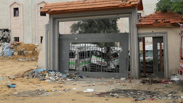 Vehículos dañados en la localidad de Beit Lahia, en la Franja de Gaza