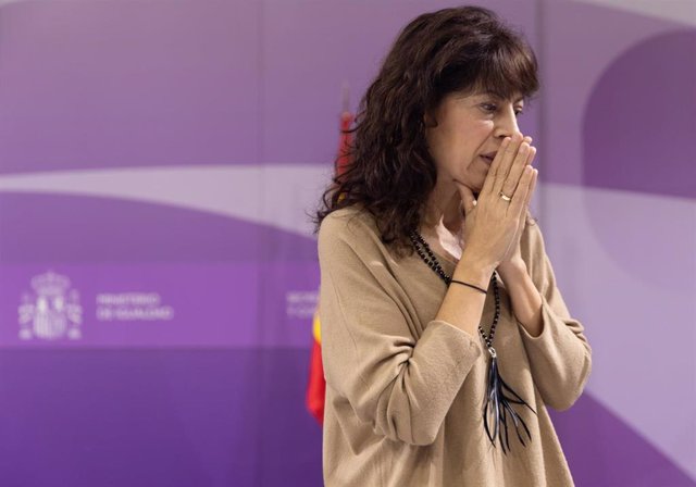 La ministra de Igualdad, Ana Redondo, durante una rueda de prensa para hablar de los asesinatos de violencia de género, a 30 de noviembre de 2023, en Madrid (España). 