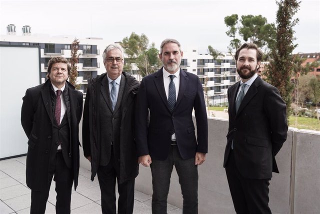 El viceconsejero de Vivienda de la Comunidad de Madrid, José María García, junto a Alberto Delgado (Aedas Homes), Juan Carlos Bandrés (Grupo Lobe) y Jorge Pereda (Grupo Lar) en Valdemoro (Madrid).