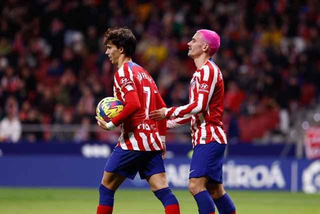 Archivo - Joao Felix and Antoine Griezmann of Atletico de Madrid laments during the Spanish League, La Liga Santander, football match played between Atletico de Madrid and Elche CF at Civitas Metropolitano stadium on December 29, 2022, in Madrid, Spain.