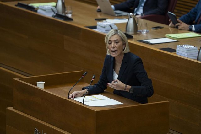Archivo - La consellera de Justicia e Interior, Elisa Núñez interviene en Les Corts