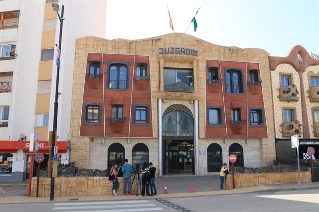Archivo - Fachada principal de los juzgados de Vera (Almería).