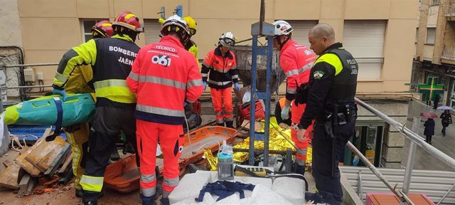 Evacuación del herido tras el accidente laboral