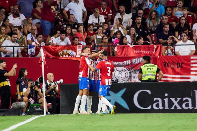 Archivo - Aleix Garcia, Stuani y Miguel Gutiérrez celebran un gol del Girona