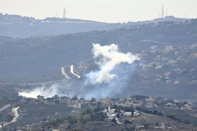 Imagen de archivo de enfrentamientos entre Israel y Hezbolá durante la guerra en Gaza 