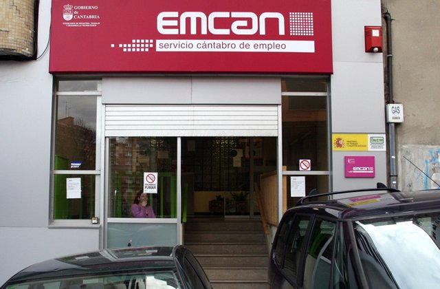 Archivo - Oficina de empleo en Santander