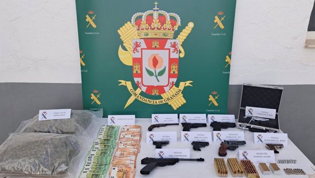 Armas y droga intervenida en una operación en Santa Fe (Granada)
