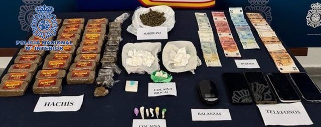 Efectos intervenidos en una operación contra el trráfico de drogas en Marbella.