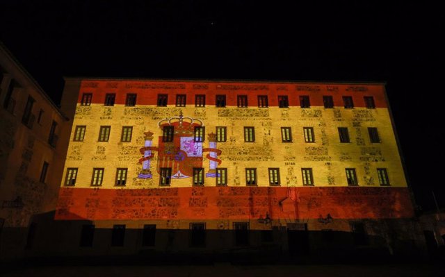 Fotos Y Np Iluminación De La Fachada Con La Bandera De España