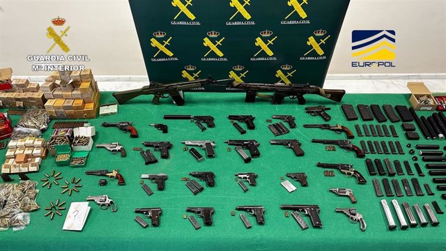 Armas incautadas por la Guardia Civil durante la operación 'Carmelo'.