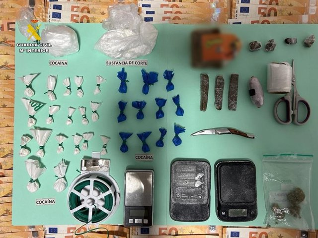 Cuatro detenidos por vender hachís y cocaína a cualquier hora a clientes sin bajar del coche