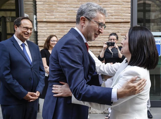 Archivo - Rebeca Torró recibe las competencias de la cartera de Política Territorial, Obras Públicas y Movilidad por parte de su antecesor en el cargo, Arcadi España, en una imagen de archivo