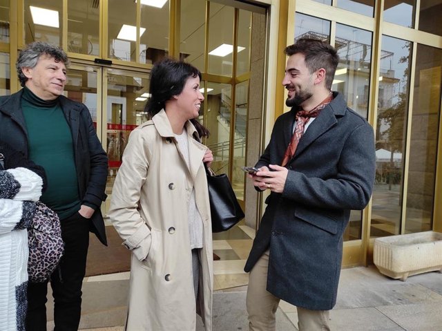 La secretaria general de Podemos Andalucía, Martina Velarde, y el parlamentario autonómico de Por Andalucía José Manuel Gómez Jurado, este jueves en Córdoba.