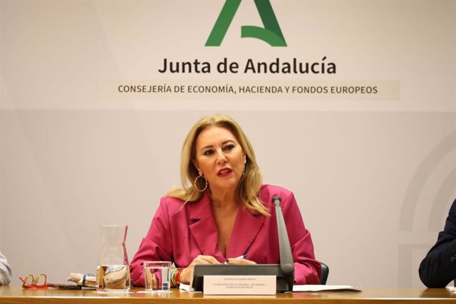 La consejera de Economía, Hacienda y Fondos Europeos, Carolina España, en rueda de prensa en una foto de archivo.