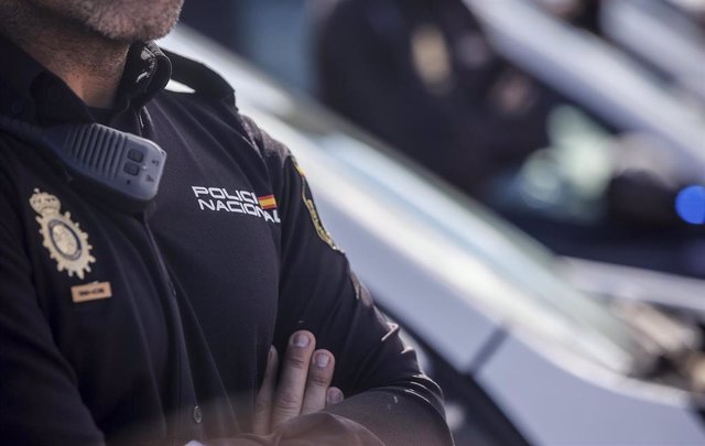 Archivo - Un uniforme de un Agente de la Policía Nacional durante la incorporación de 21 vehículos uniformados tipo SUV, modelo Ford Kuga Híbrido, en la Explanada Antonio Ferrandis del Paseo de Neptuno, a 2 de noviembre de 2023, en Valencia, Comunidad Val