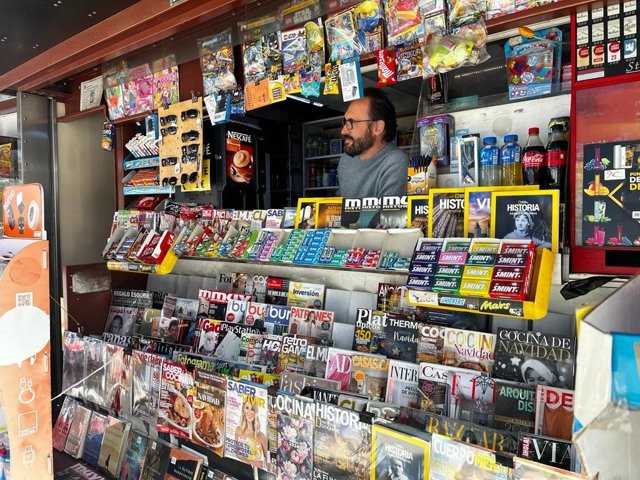Quiosco de prensa en Plaza de Castilla (Madrid).