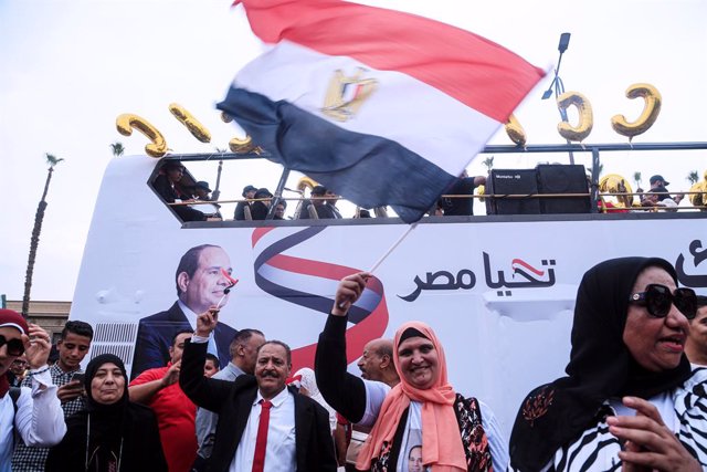 Archivo - Seguidors del president d'Egipte, Abdel Fattah al-Sisi, durant un acte l'octubre del 2023