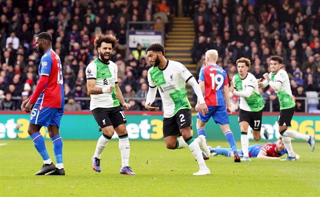 09 December 2023, United Kingdom, London: Liverpool's Mohamed Salah celebrates scoring his sides first goal during the English Premier League soccer match between Crystal Palace and Liverpool at the Selhurst Park. Photo: Adam Davy/PA Wire/dpa