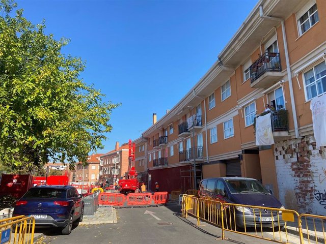 Archivo - Calle cortada en San Fernando de Henares por las obras de consolidación de la línea 7B de Metro de Madrid