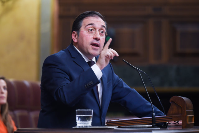 El ministro de Asuntos Exteriores, Unión Europea y Cooperación, José Manuel Albares, durante una sesión plenaria, en el Congreso de los Diputados, a 5 de diciembre de 2023, en Madrid (España). 